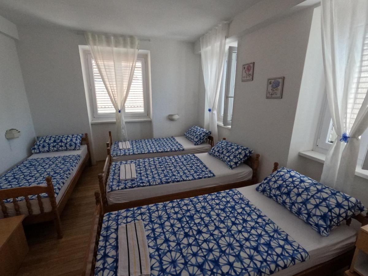 Adria Hostel *