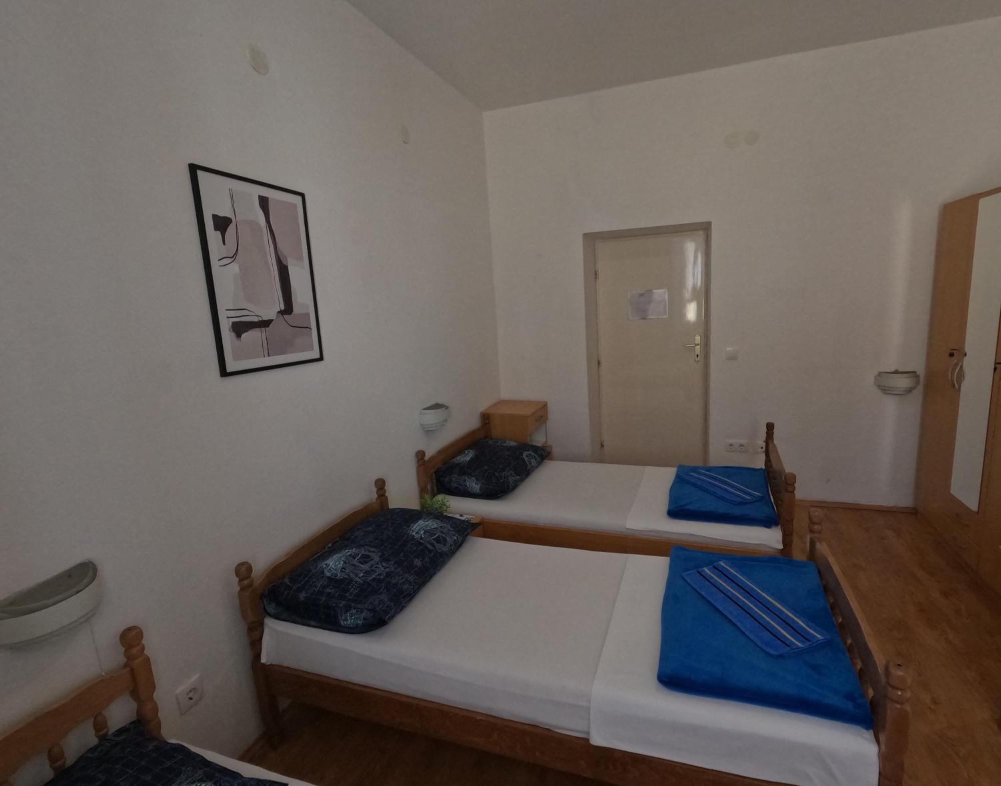 Adria Hostel *